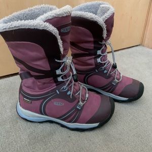 Keen girls size 1 boots